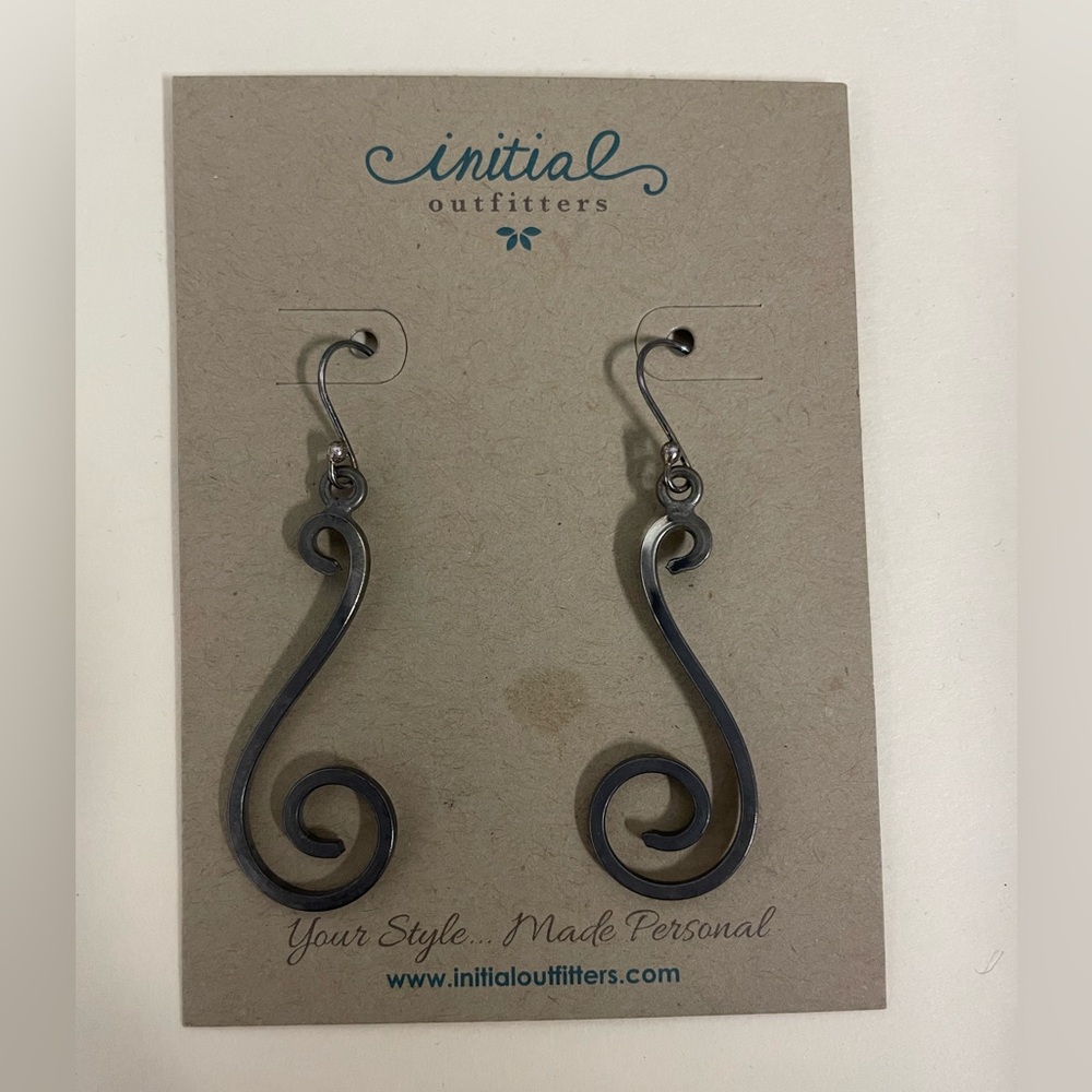 Initial Outfitters Scroll Earrings. New Never Worn. 💛